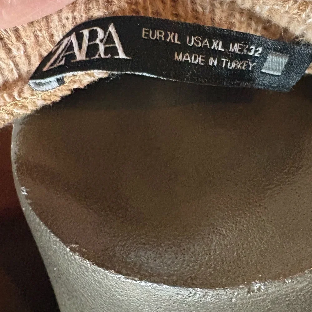 Zara Women's Beige Crew Neck Sweater - Picture 2 of 5